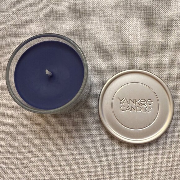 Yankee Candle Lakefront Lodge Scented Jar Blue Candle 3.4 oz with Metal Lid - Picture 3 of 8